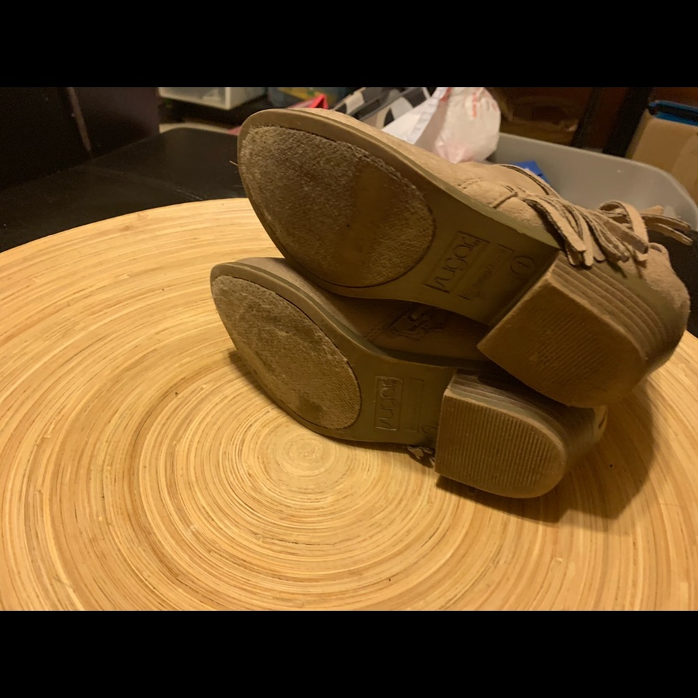 Girls cut bootie